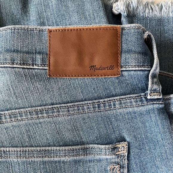 Maxwell 9" High-Rise Skinny Crop Jeans Button-Front Edition Size 28 - Picture 7 of 7